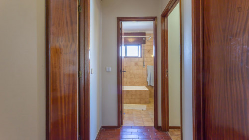 Single bedroom in a 4-bedroom flat near Faculdade de Engenharia - Gallery - 13