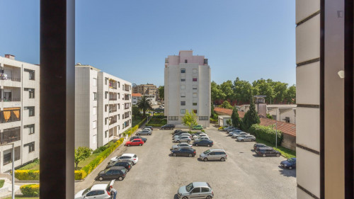 Single bedroom in a 4-bedroom flat near Faculdade de Engenharia - Gallery - 22