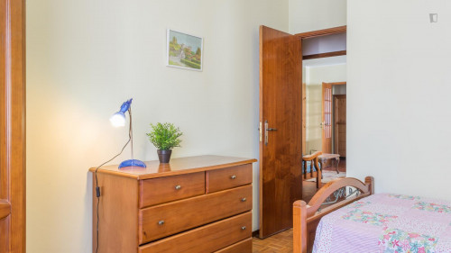 Single bedroom in a 4-bedroom flat near Faculdade de Engenharia - Gallery - 25