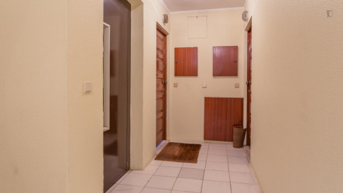Single bedroom in a 4-bedroom flat near Faculdade de Engenharia - Gallery - 11