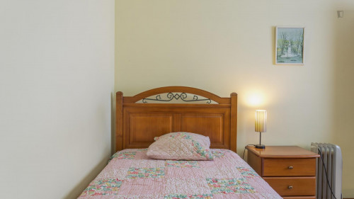 Single bedroom in a 4-bedroom flat near Faculdade de Engenharia - Gallery - 29