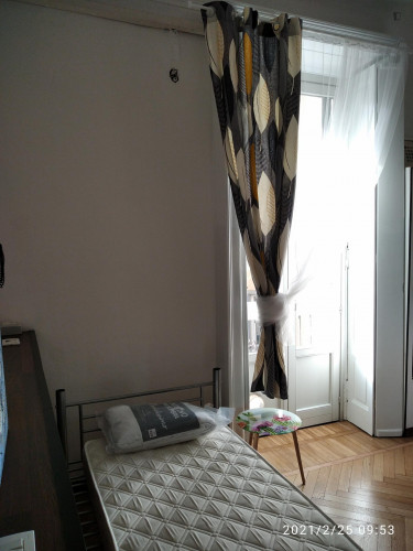 Single bed in shared bedroom - Gallery - 2
