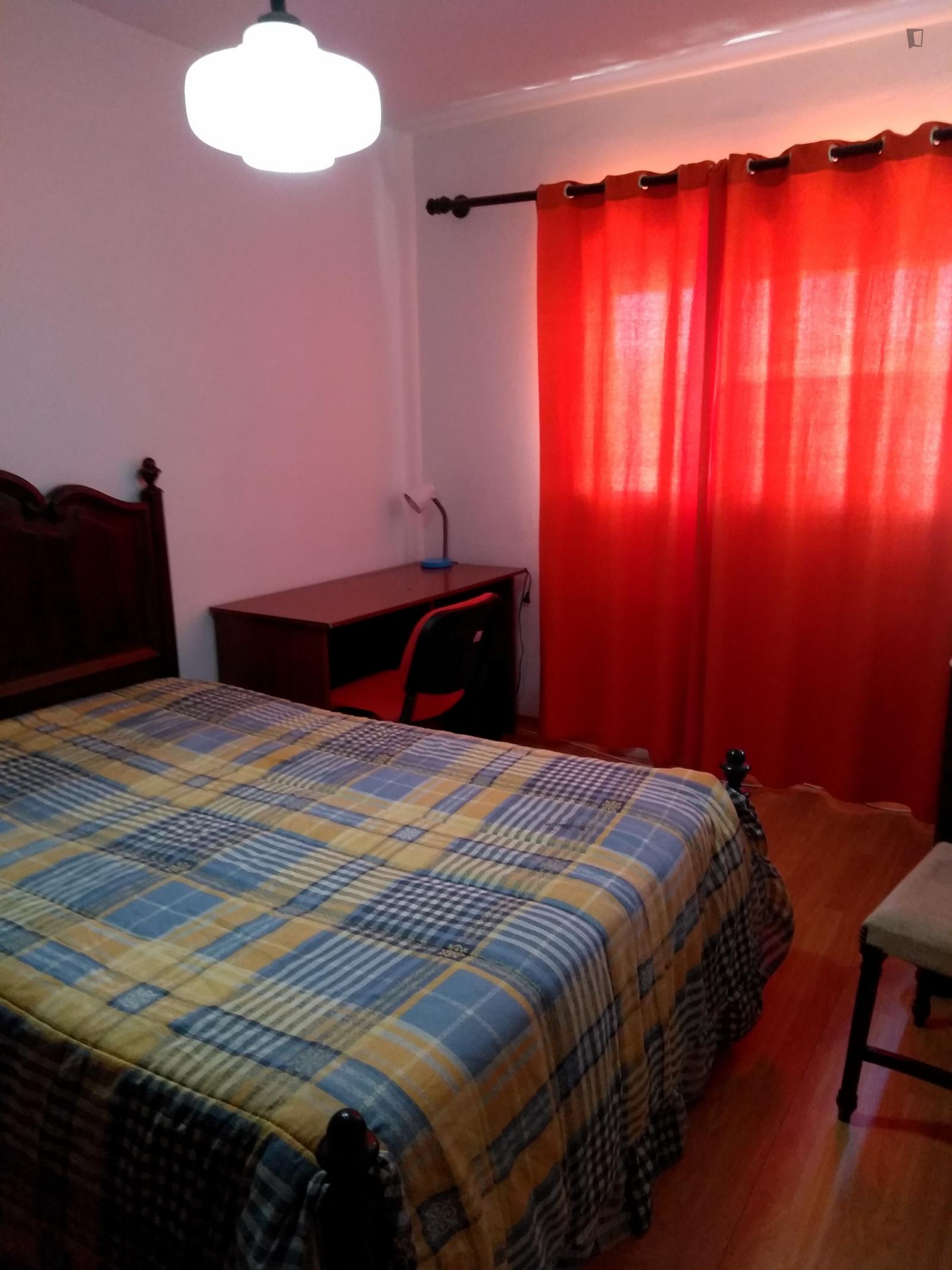 Delightful Bedroom In Alto De São João - 1