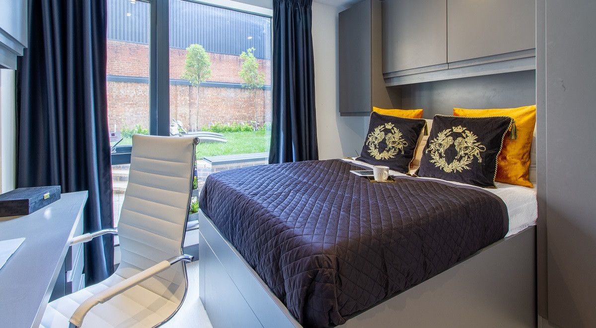  Classic 2 Bed Flat  -  33 Parkside  - Gallery -  11