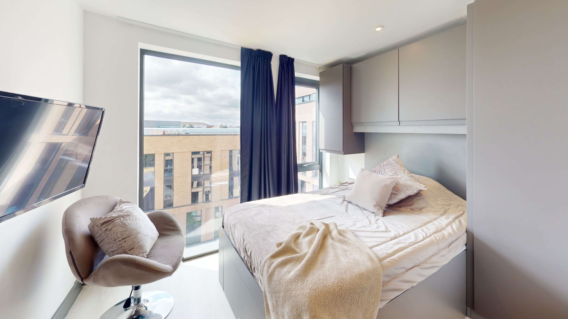  Premium 2 Bed Flat  -  33 Parkside  - Gallery -  1