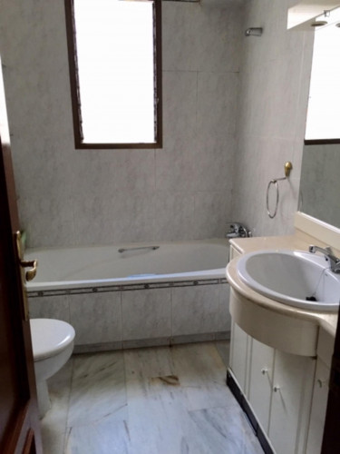 Double bedroom in 4-bedroom apartment - Gallery - 7