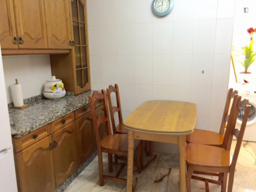 Double bedroom in 4-bedroom apartment - Gallery - 5