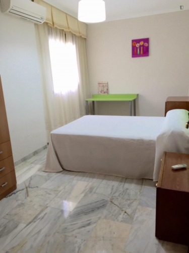 Double bedroom in 4-bedroom apartment