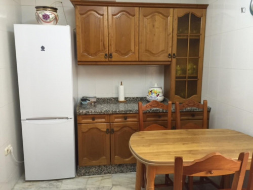 Double bedroom in 4-bedroom apartment - Gallery - 6