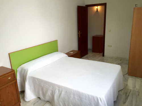 Double bedroom in 4-bedroom apartment
