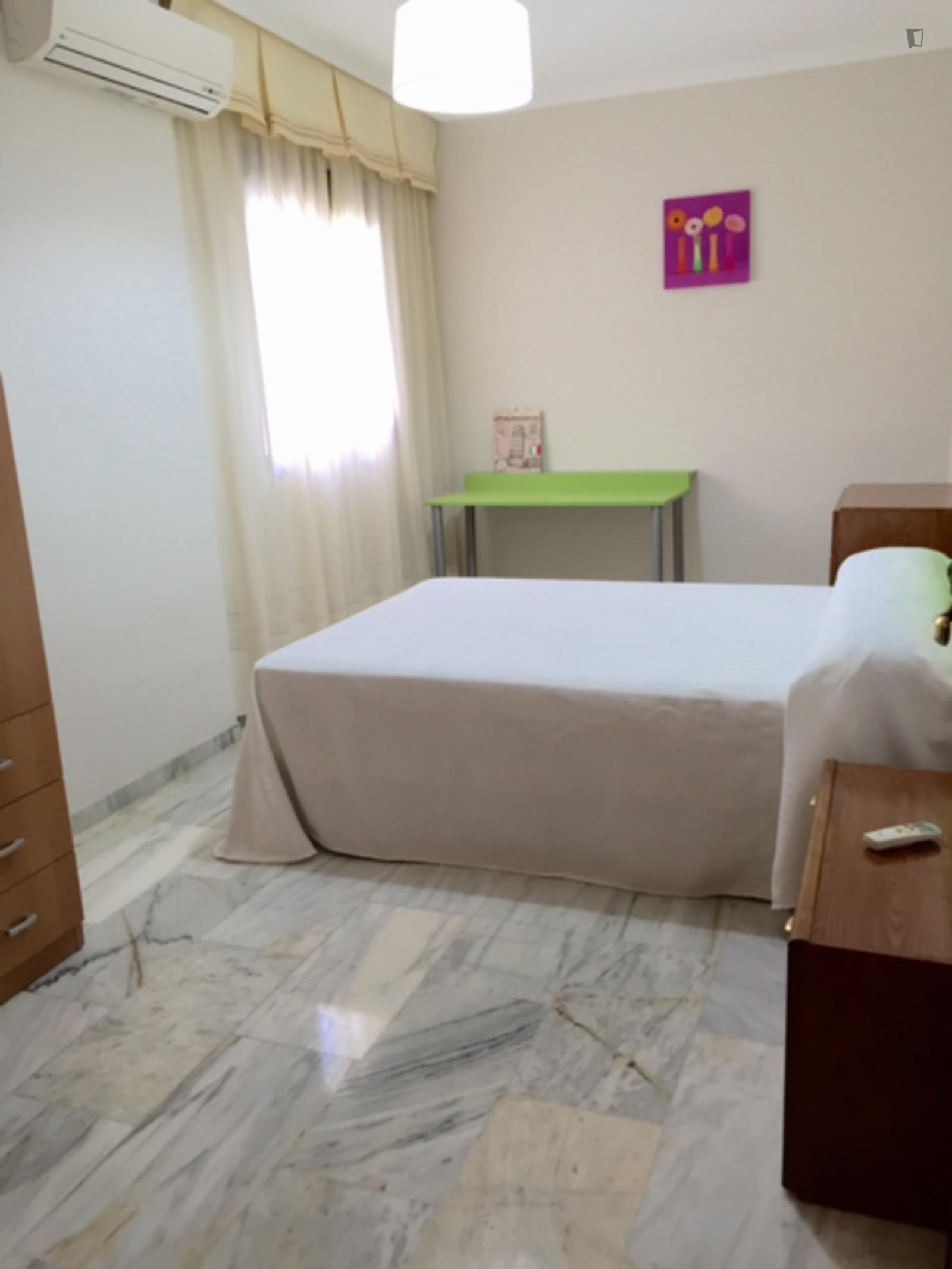 Double Bedroom In 4-Bedroom Apartment - 1
