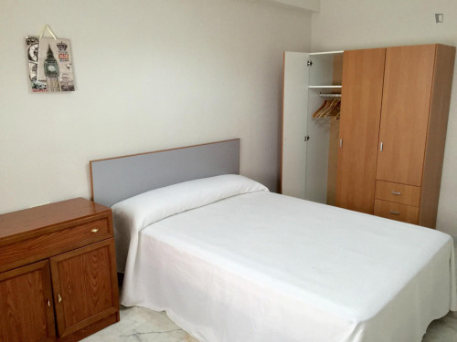 Double bedroom in 4-bedroom apartment