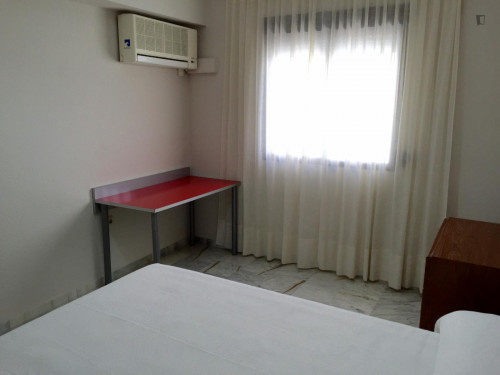 Double bedroom in 4-bedroom apartment