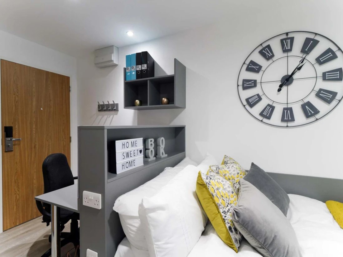  Sky View Plus Studio  -  Oldway Centre  - Gallery -  11