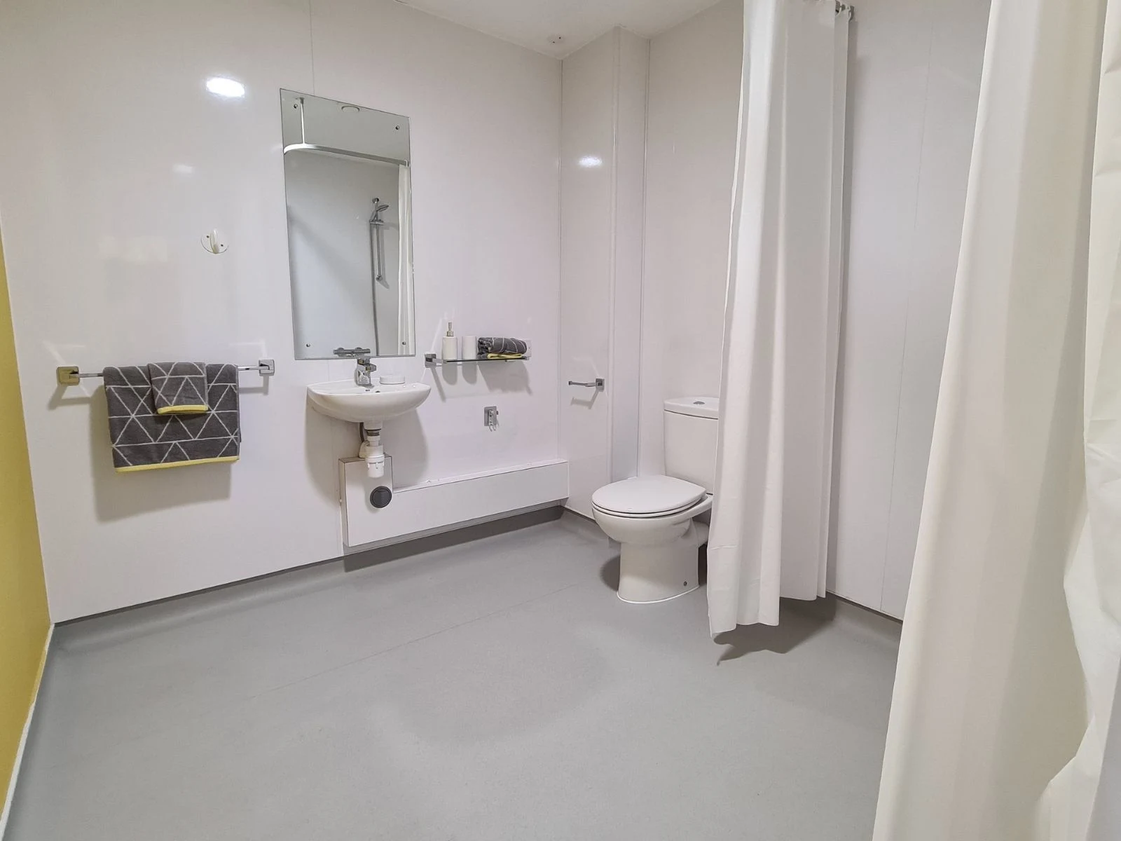  Premium Plus Studio  -  Oldway Centre  - Gallery -  5