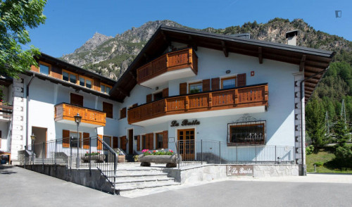 Splendid 1-bedroom apartment in Premadio - Gallery - 19