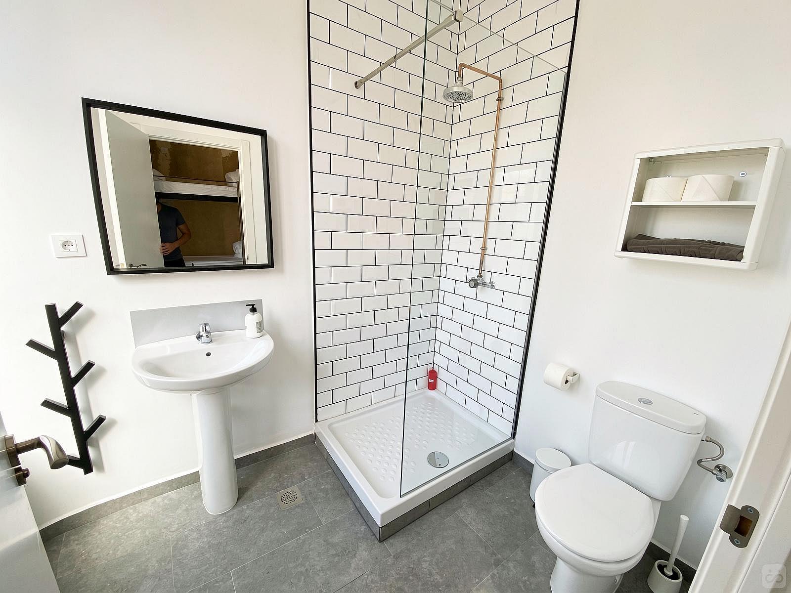  Bed In A 4-Bed Females Only Room  -  Granada Center Home  - Gallery -  36