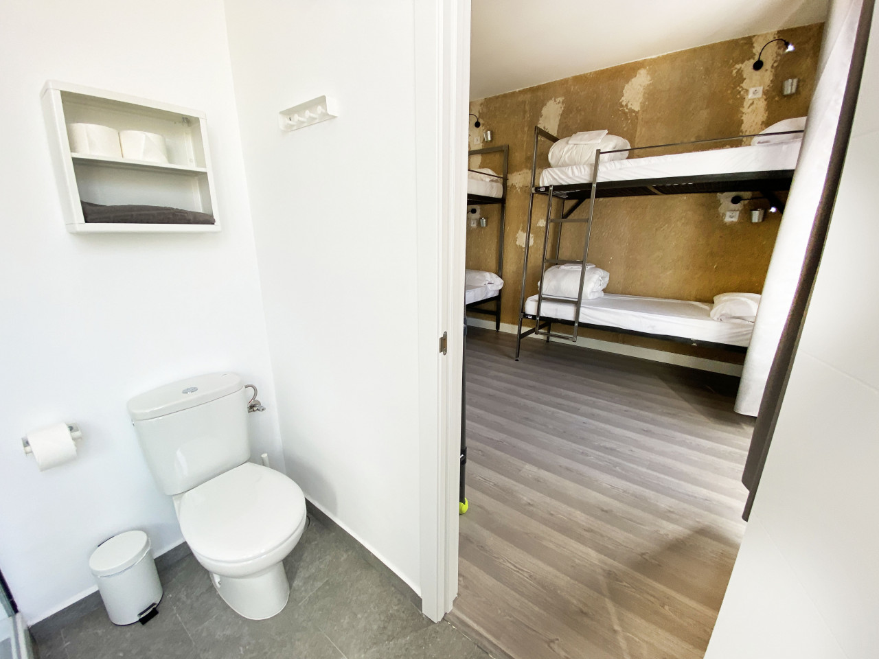  Bed In A 4-Bed Females Only Room  -  Granada Center Home  - Gallery -  17