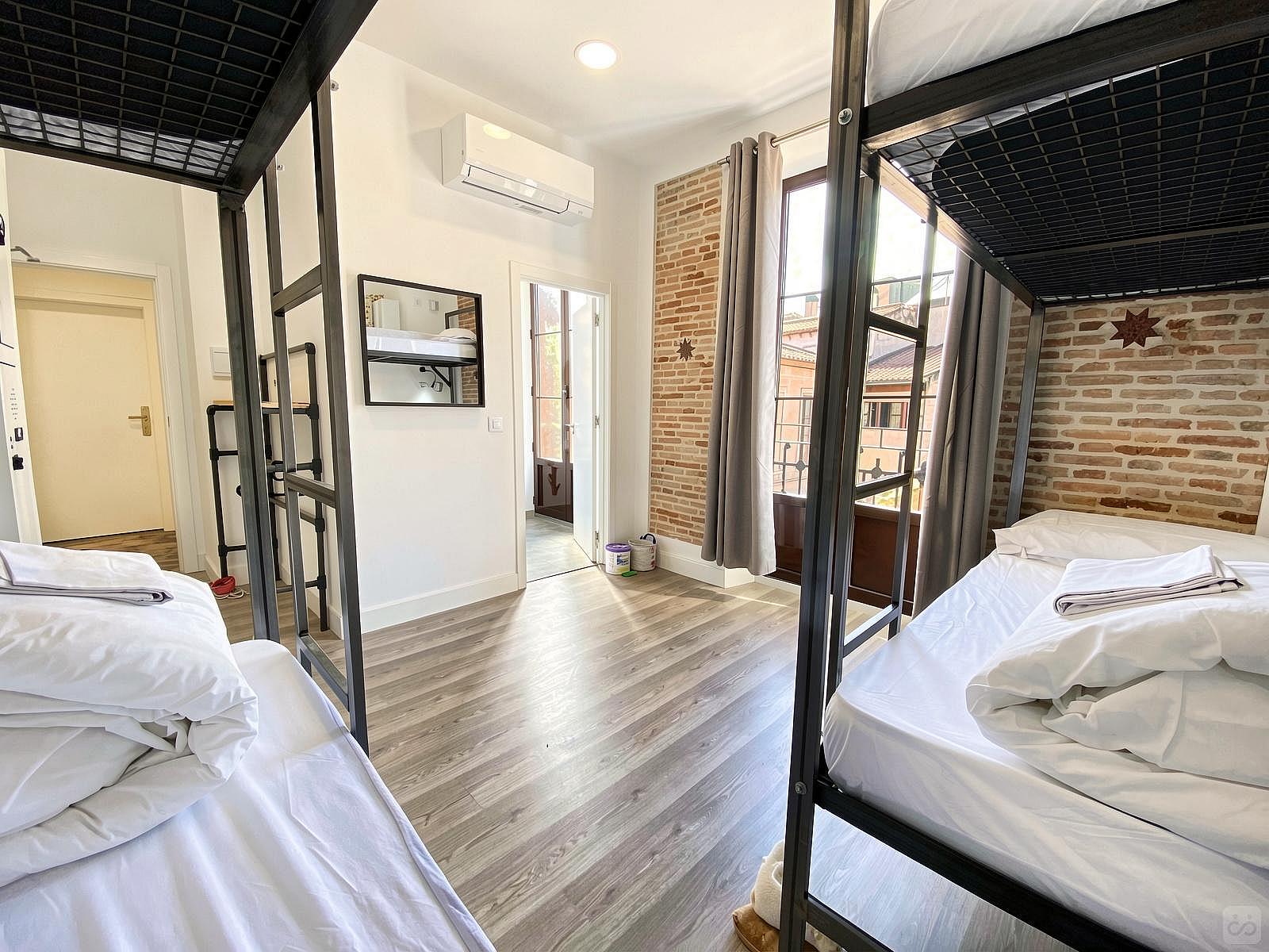  Bed In A 4-Bed Females Only Room  -  Granada Center Home  - Gallery -  31