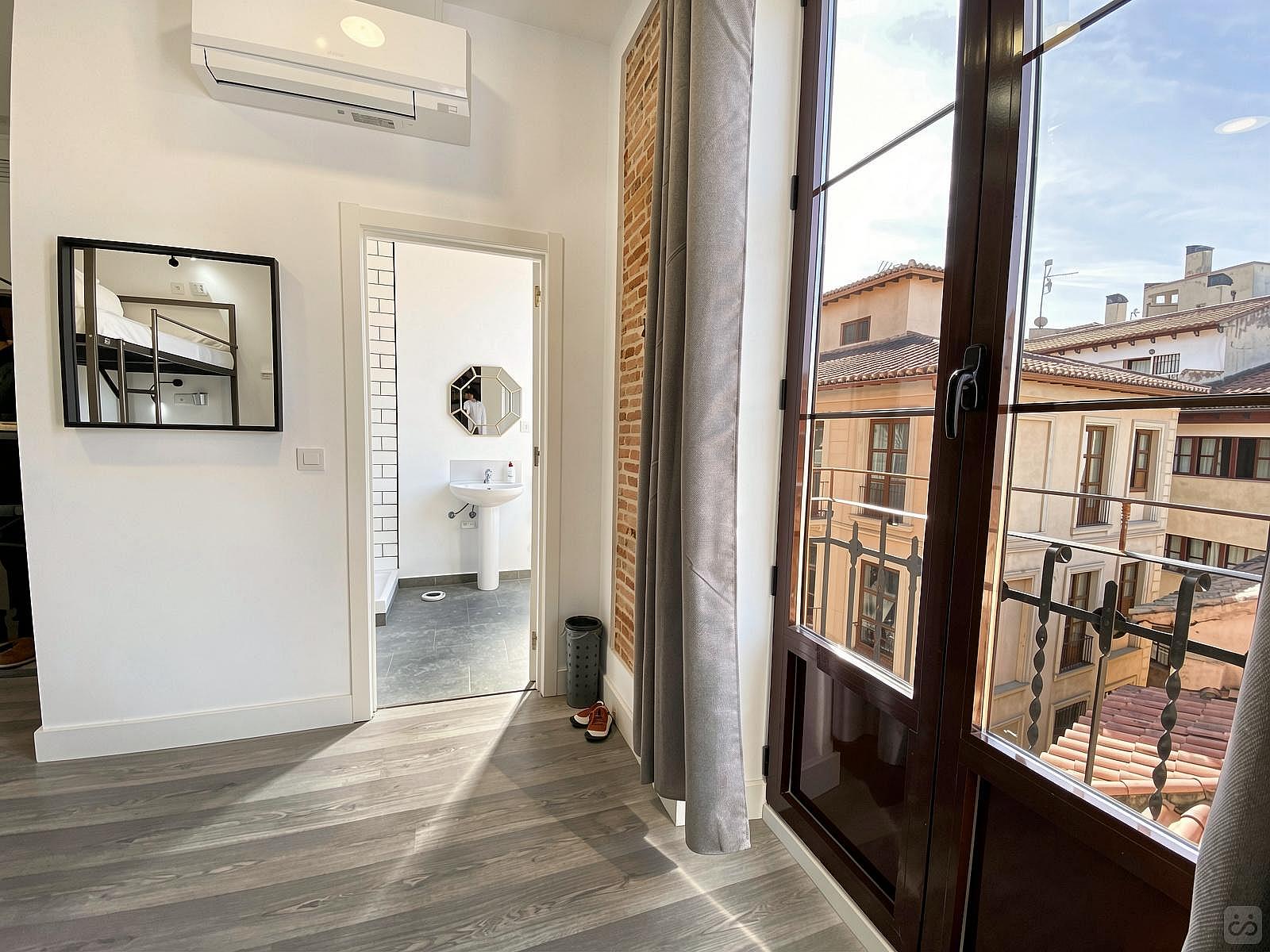  Bed In A 4-Bed Females Only Room  -  Granada Center Home  - Gallery -  33
