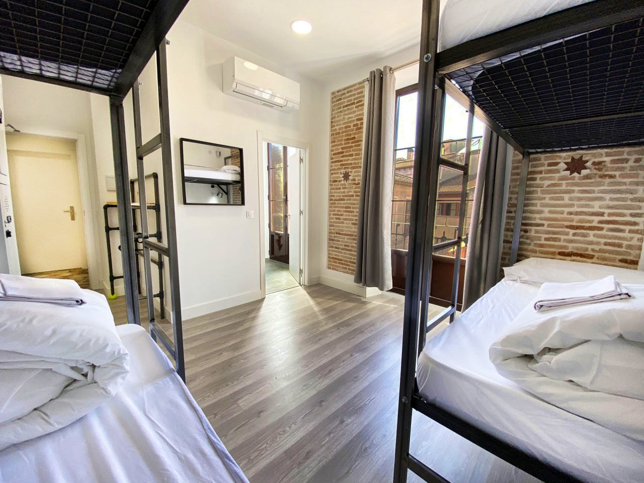  Bed In A 4-Bed Females Only Room  -  Granada Center Home  - Gallery -  4