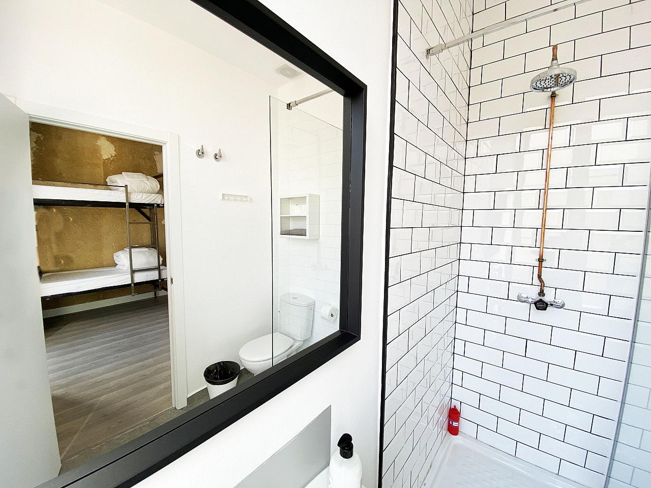  Bed In A 4-Bed Females Only Room  -  Granada Center Home  - Gallery -  23