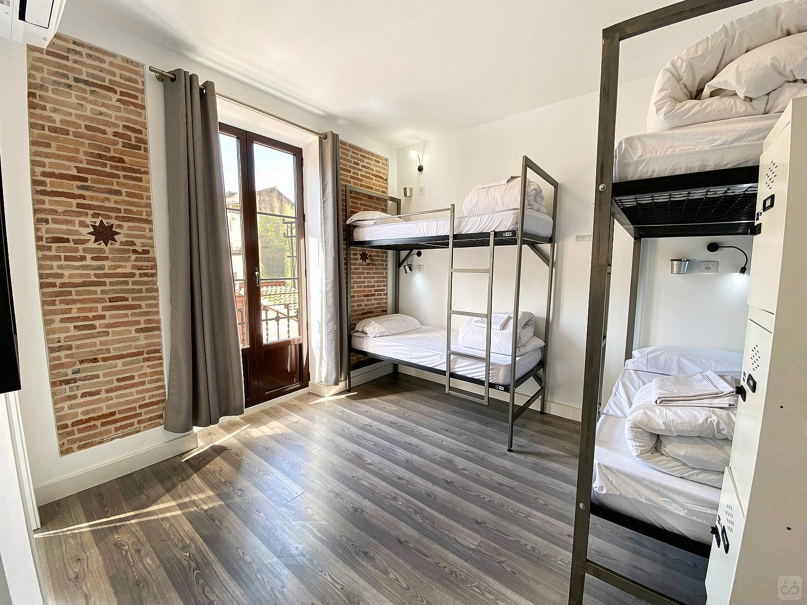  Bed In A 4-Bed Females Only Room  -  Granada Center Home  - Gallery -  30
