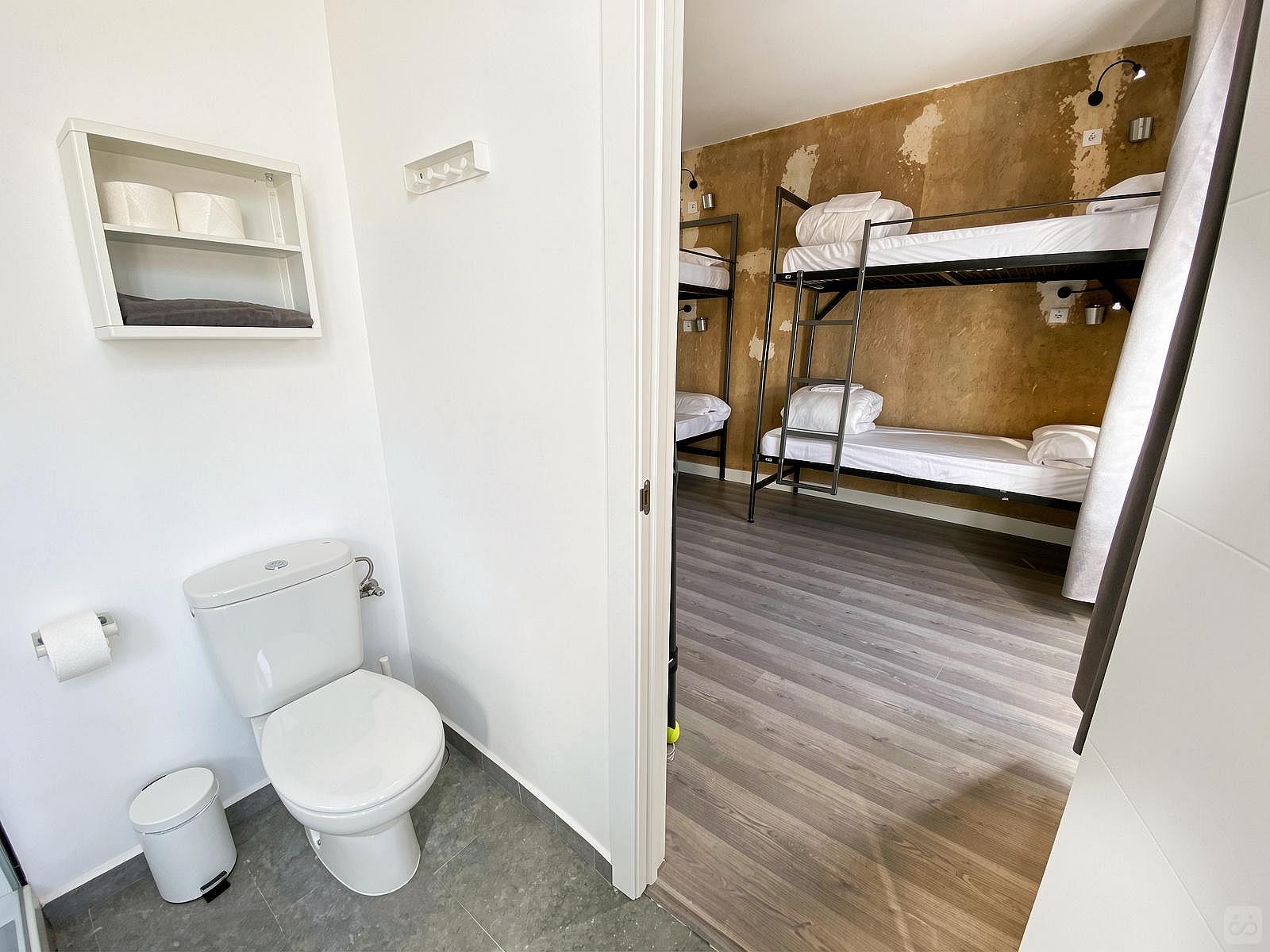  Bed In A 4-Bed Females Only Room  -  Granada Center Home  - Gallery -  35