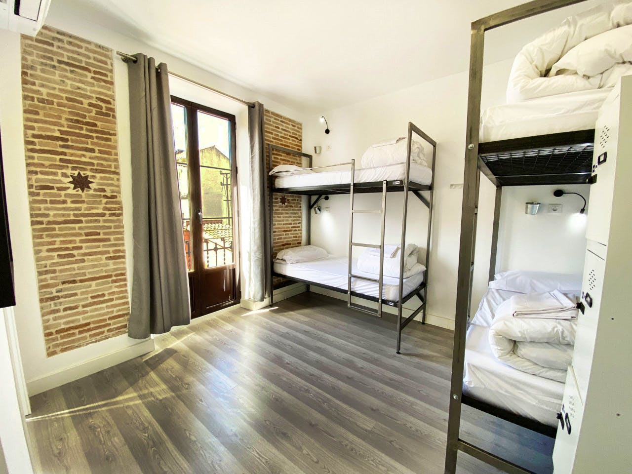  Bed In A 4-Bed Females Only Room  -  Granada Center Home  - Gallery -  3