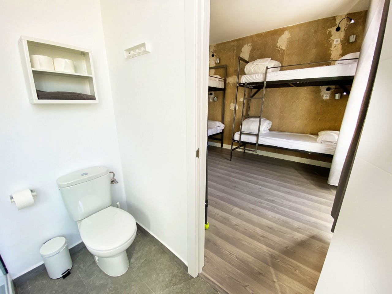  Bed In A 4-Bed Females Only Room  -  Granada Center Home  - Gallery -  8