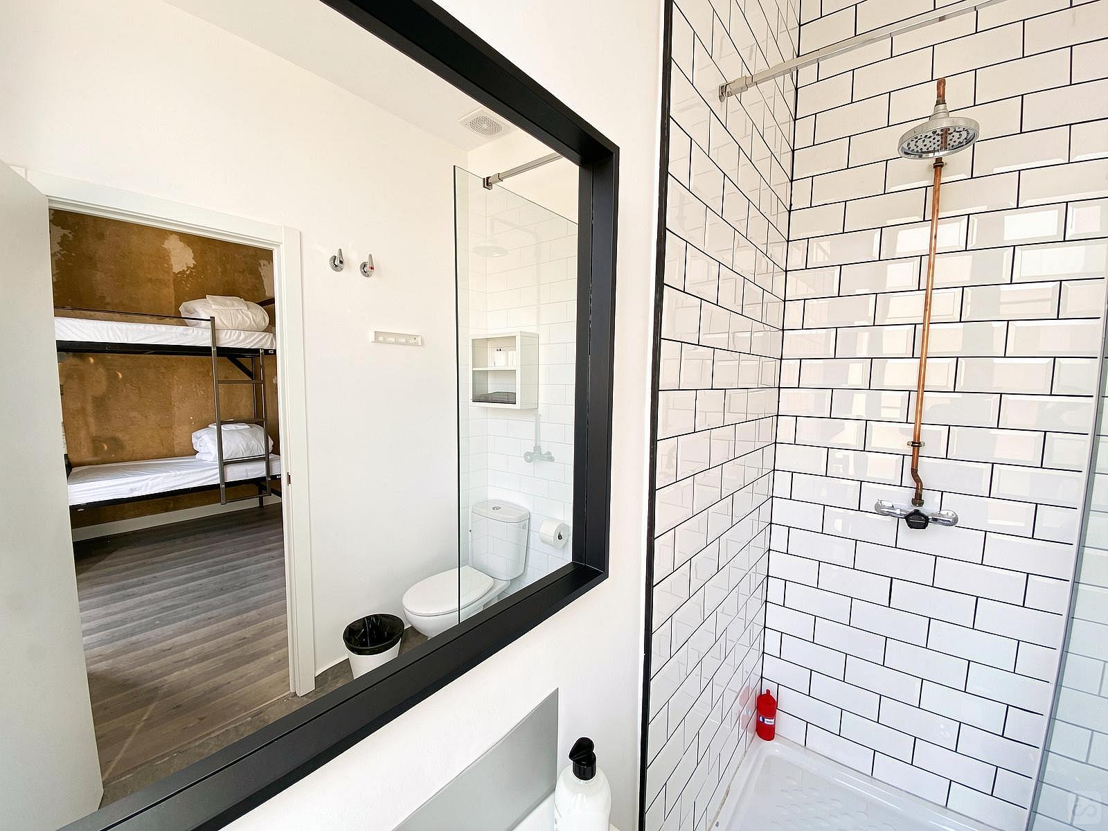 Bed In A 4-Bed Females Only Room  -  Granada Center Home  - Gallery -  32