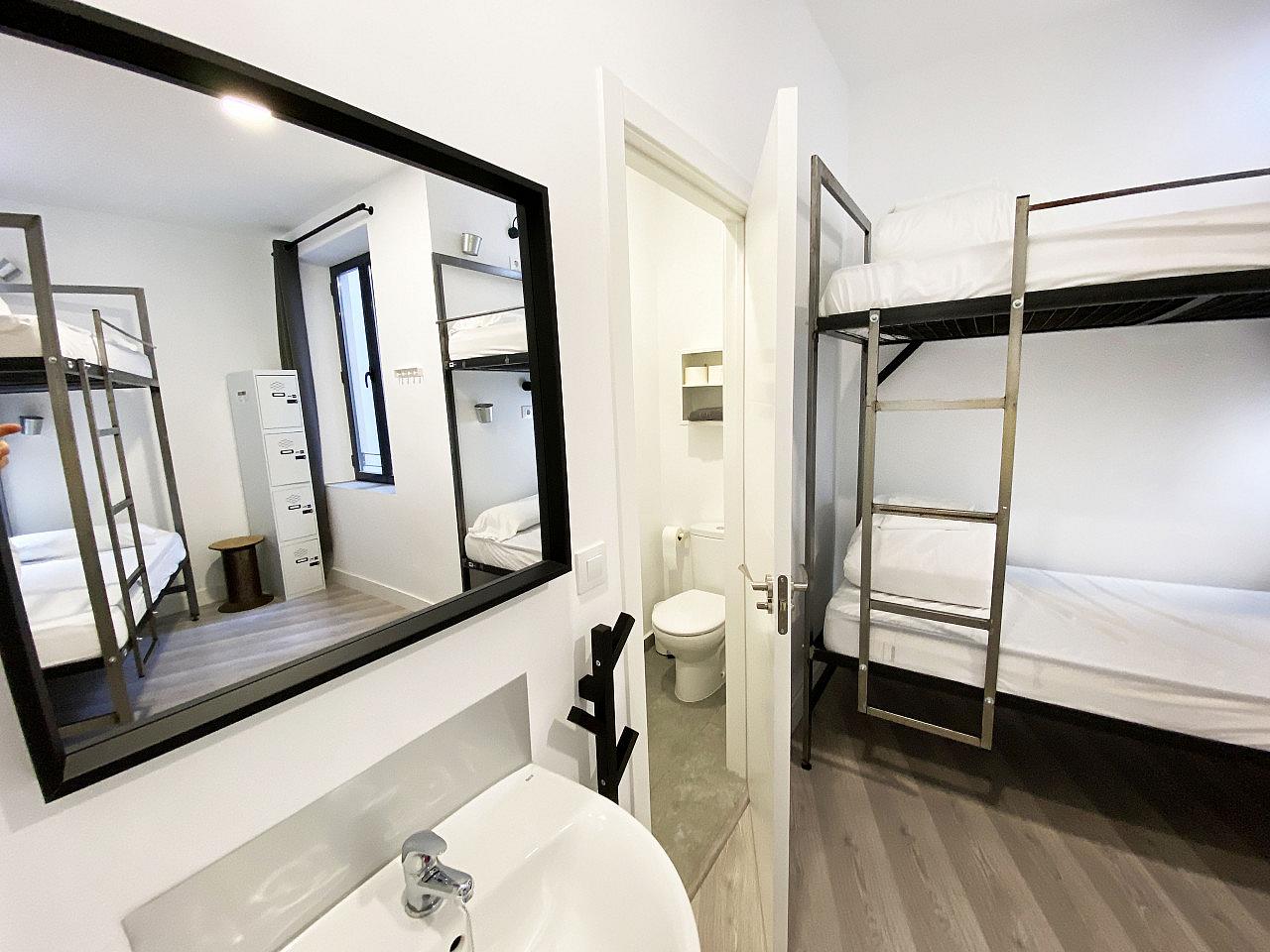  Bed In A 4-Bed Mixed Gender Room  -  Granada Center Home  - Gallery -  72