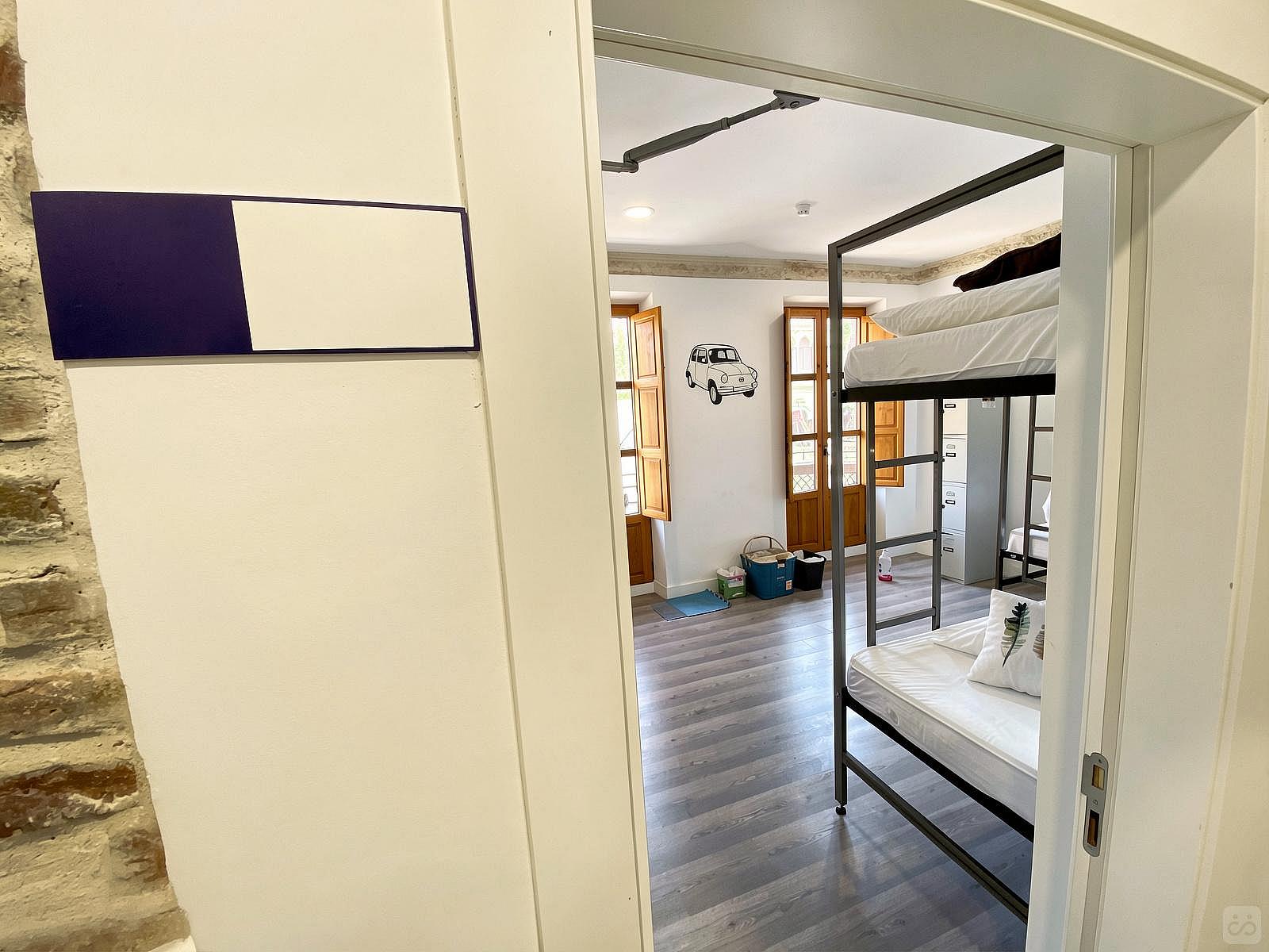  Bed In A 4-Bed Mixed Gender Room  -  Granada Center Home  - Gallery -  110