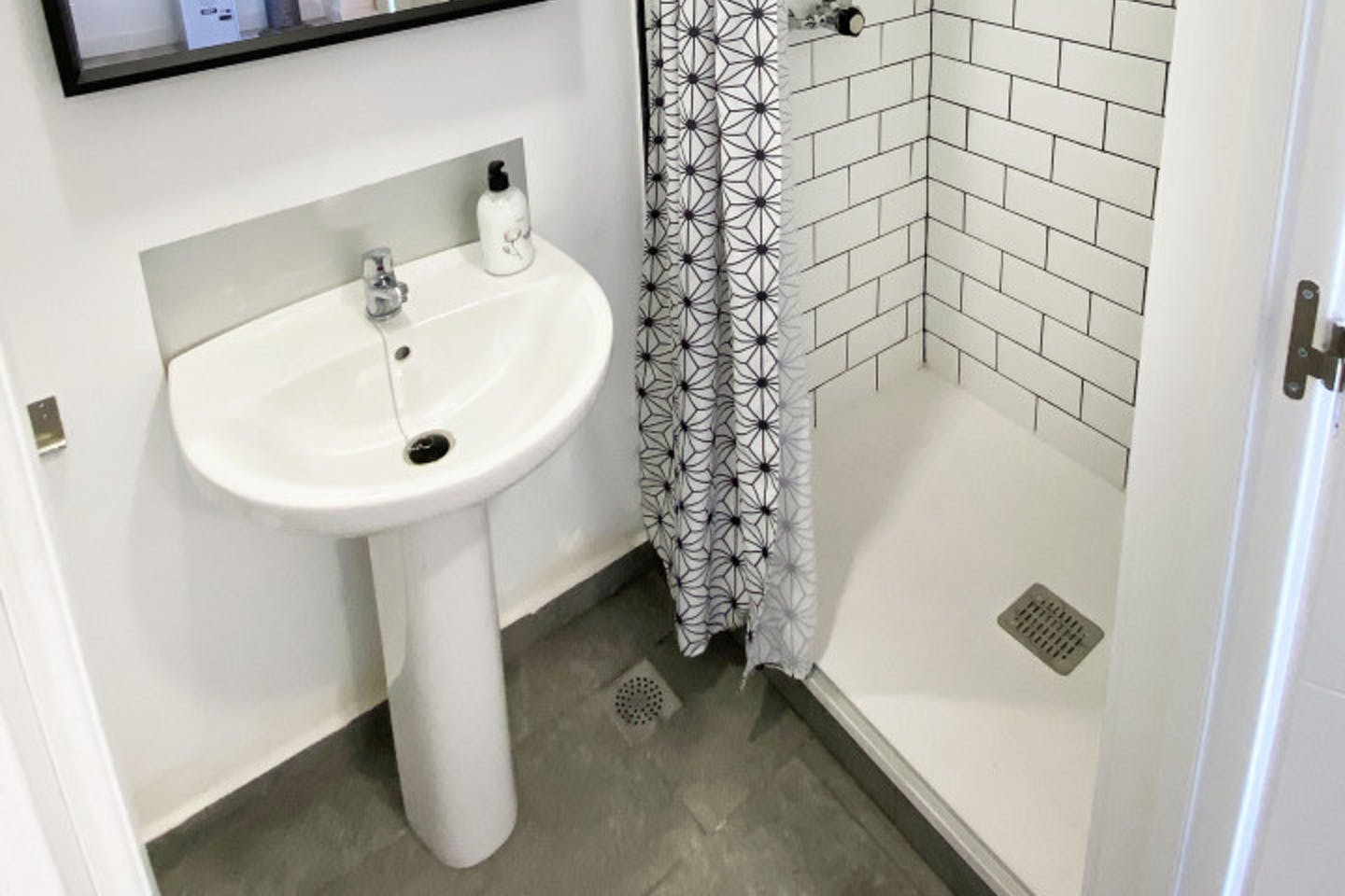  Bed In A 4-Bed Mixed Gender Room  -  Granada Center Home  - Gallery -  10