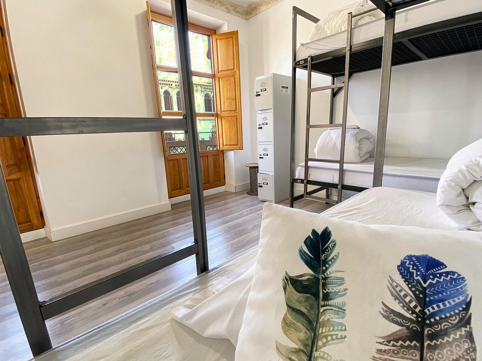  Bed In A 4-Bed Mixed Gender Room  -  Granada Center Home  - Gallery -  85