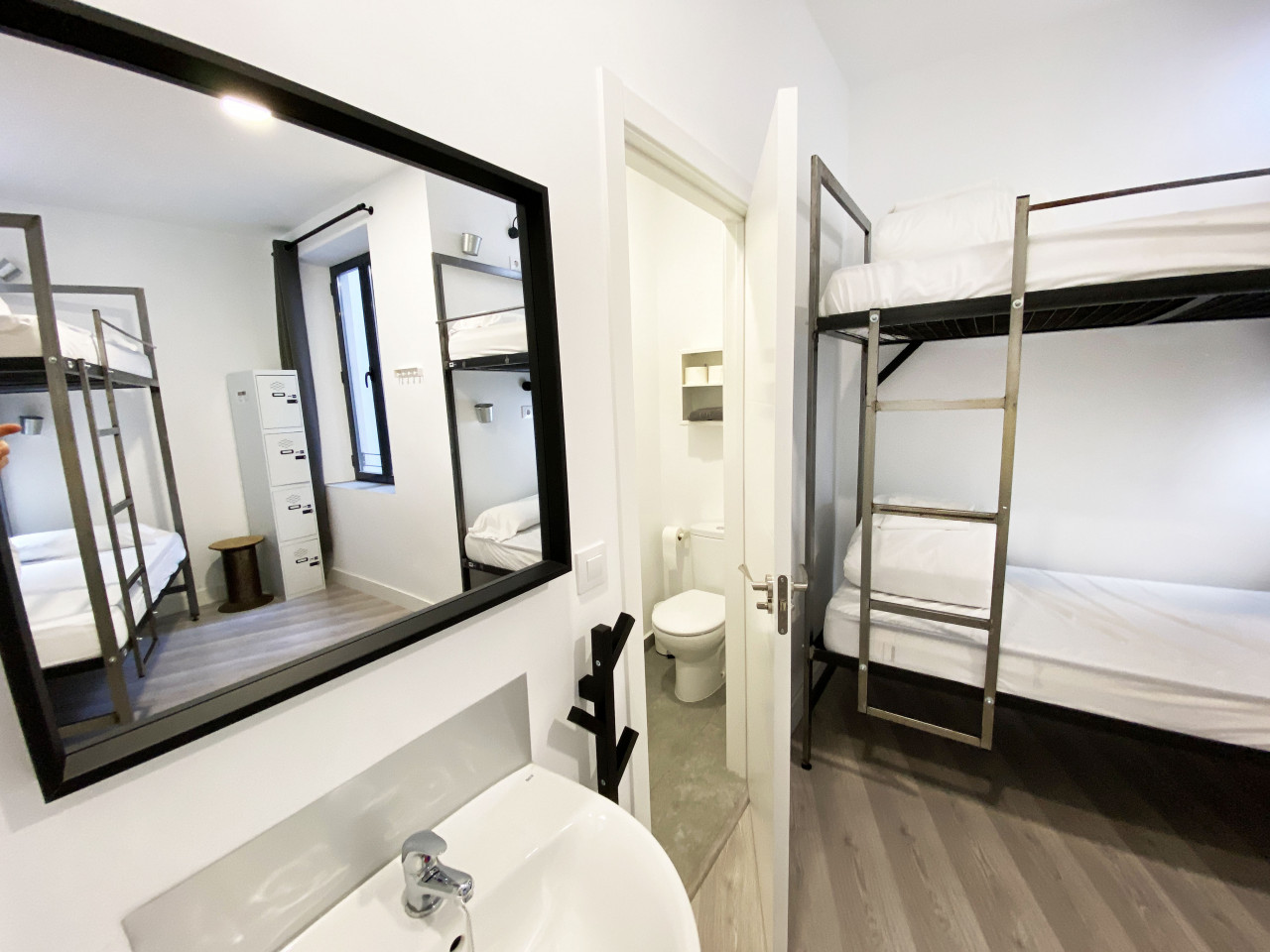  Bed In A 4-Bed Mixed Gender Room  -  Granada Center Home  - Gallery -  52