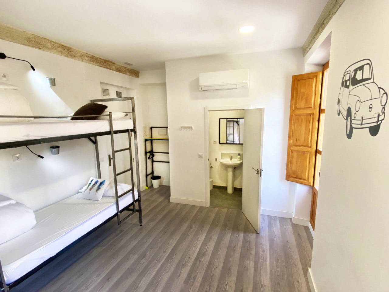  Bed In A 4-Bed Mixed Gender Room  -  Granada Center Home  - Gallery -  19