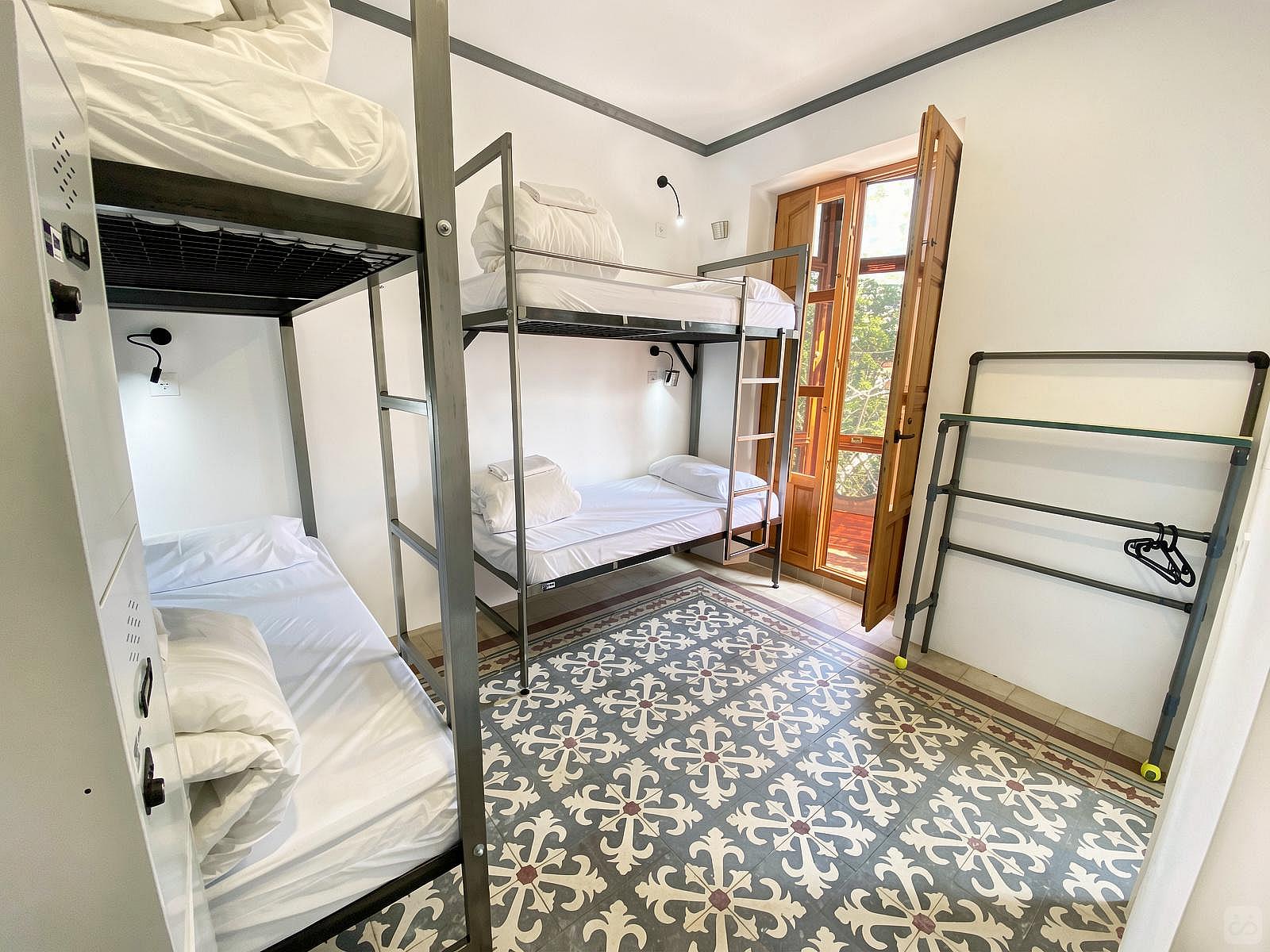  Bed In A 4-Bed Mixed Gender Room  -  Granada Center Home  - Gallery -  87