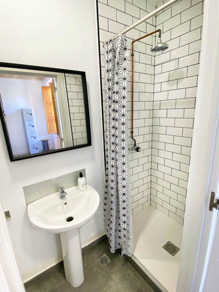  Bed In A 4-Bed Mixed Gender Room  -  Granada Center Home  - Gallery -  20