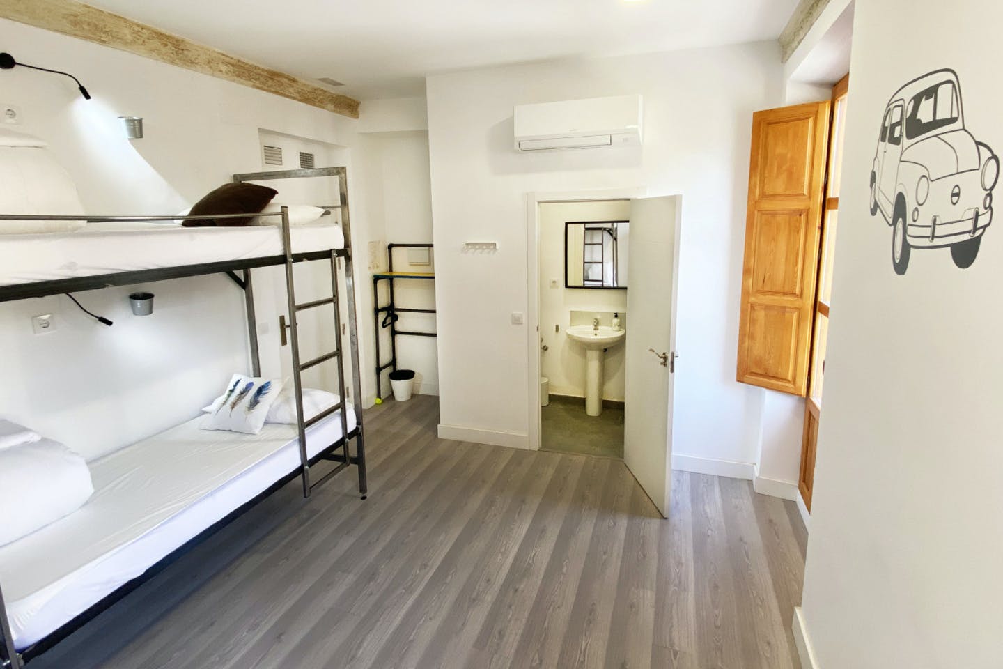  Bed In A 4-Bed Mixed Gender Room  -  Granada Center Home  - Gallery -  6