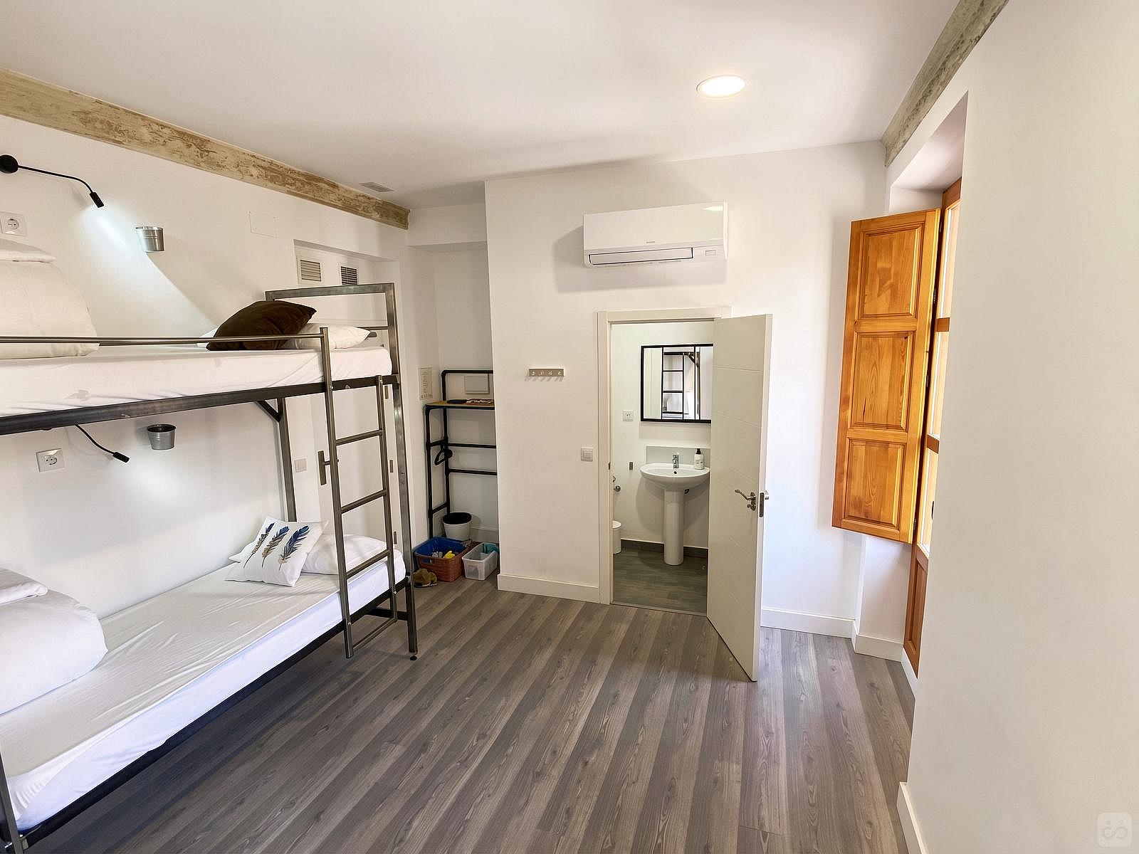  Bed In A 4-Bed Mixed Gender Room  -  Granada Center Home  - Gallery -  88