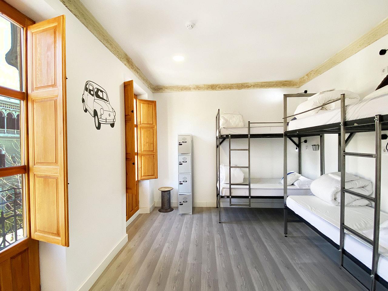  Bed In A 4-Bed Mixed Gender Room  -  Granada Center Home  - Gallery -  76