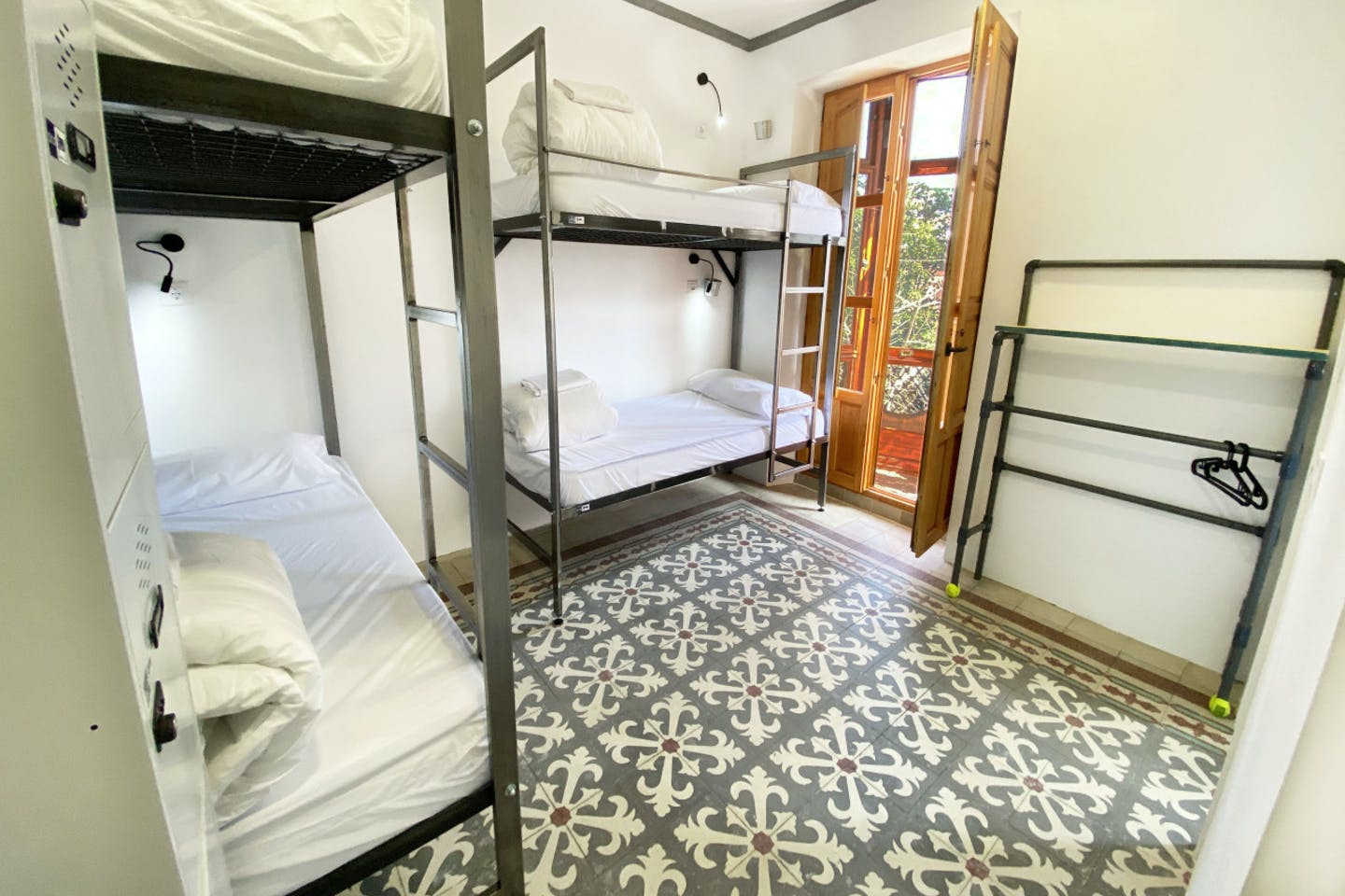  Bed In A 4-Bed Mixed Gender Room  -  Granada Center Home  - Gallery -  5