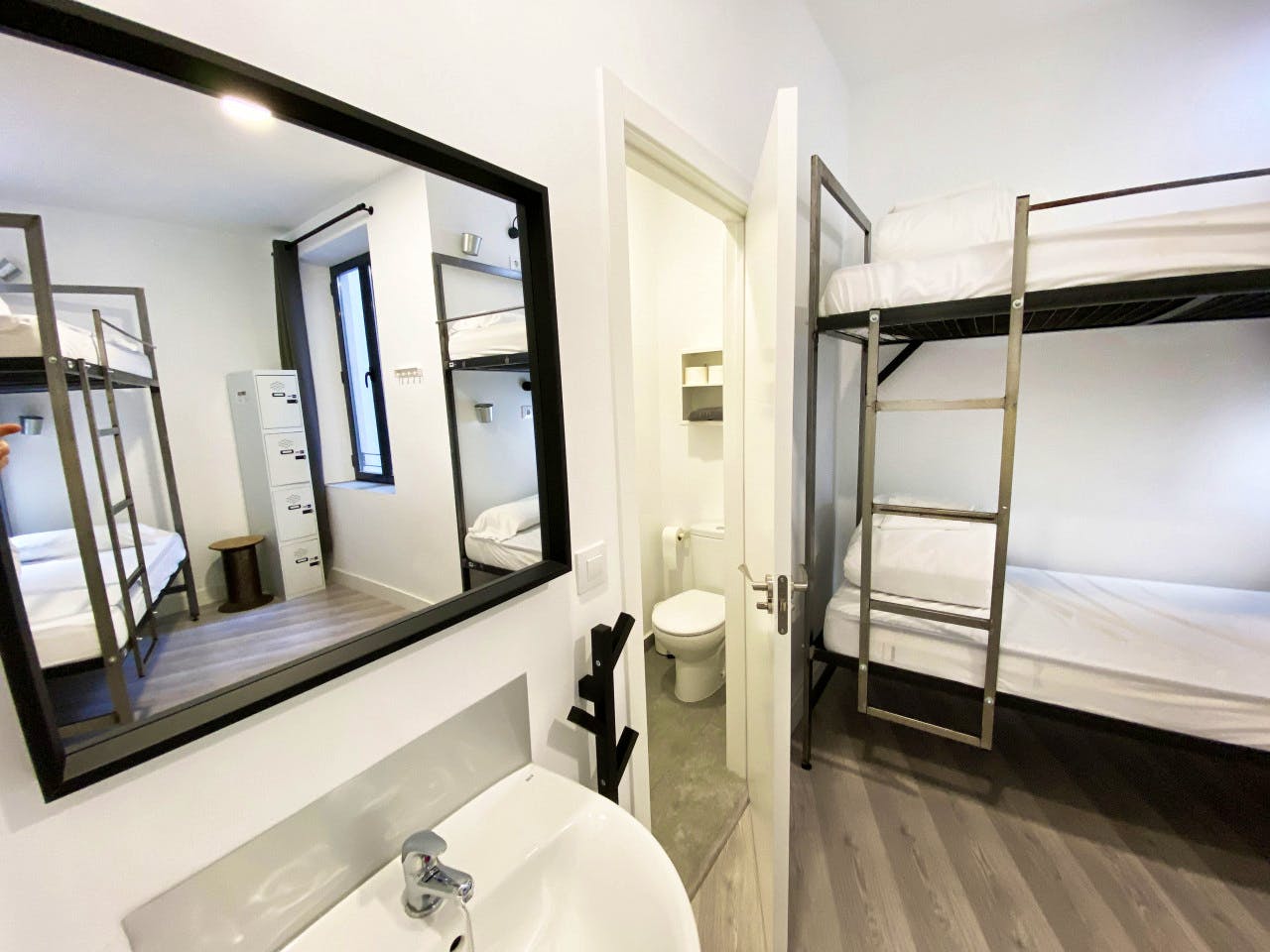  Bed In A 4-Bed Mixed Gender Room  -  Granada Center Home  - Gallery -  41