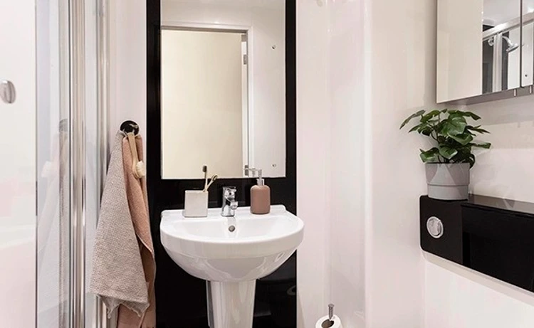  Medium Highest Double En-Suite  -  Chaucer House Unite, Portsmouth  - Gallery -  2