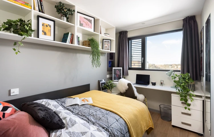 Medium Standard Double En-Suite - Chaucer House Unite, Portsmouth - Gallery - 3