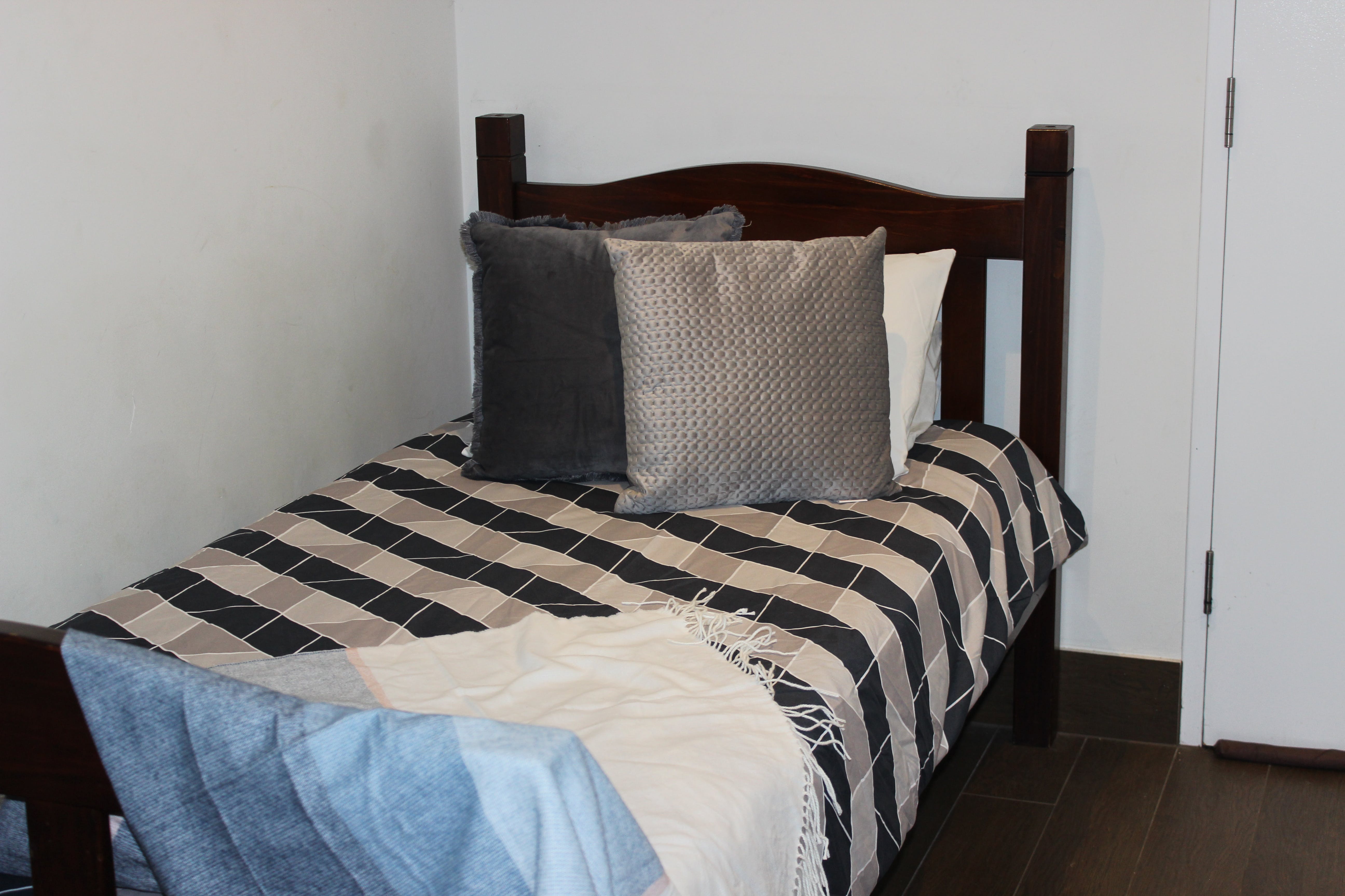  Private Single Room  -  Restored Federation Style House w/ Terrace  - Gallery -  9