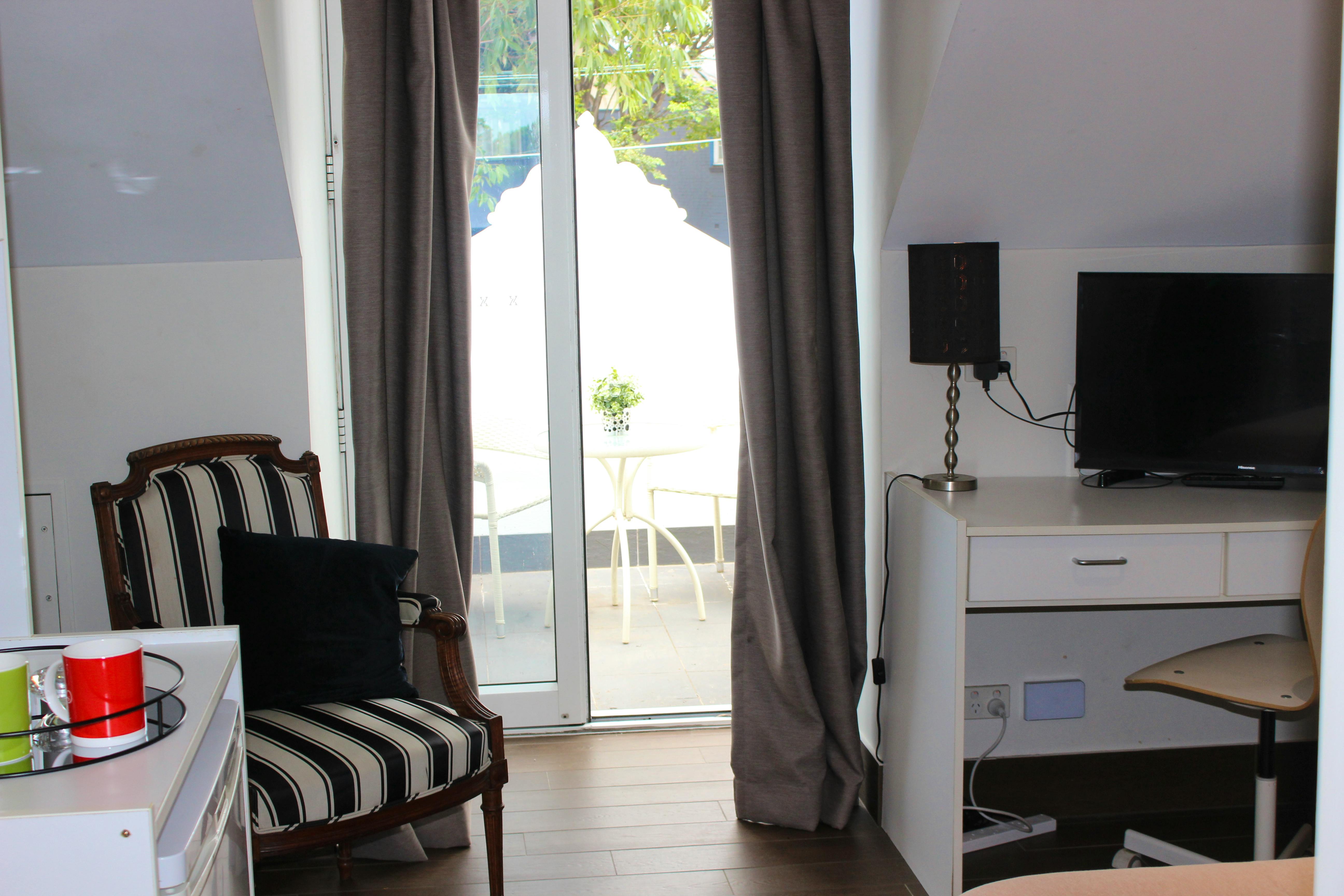  Deluxe Double Room  -  Restored Federation Style House w/ Terrace  - Gallery -  27