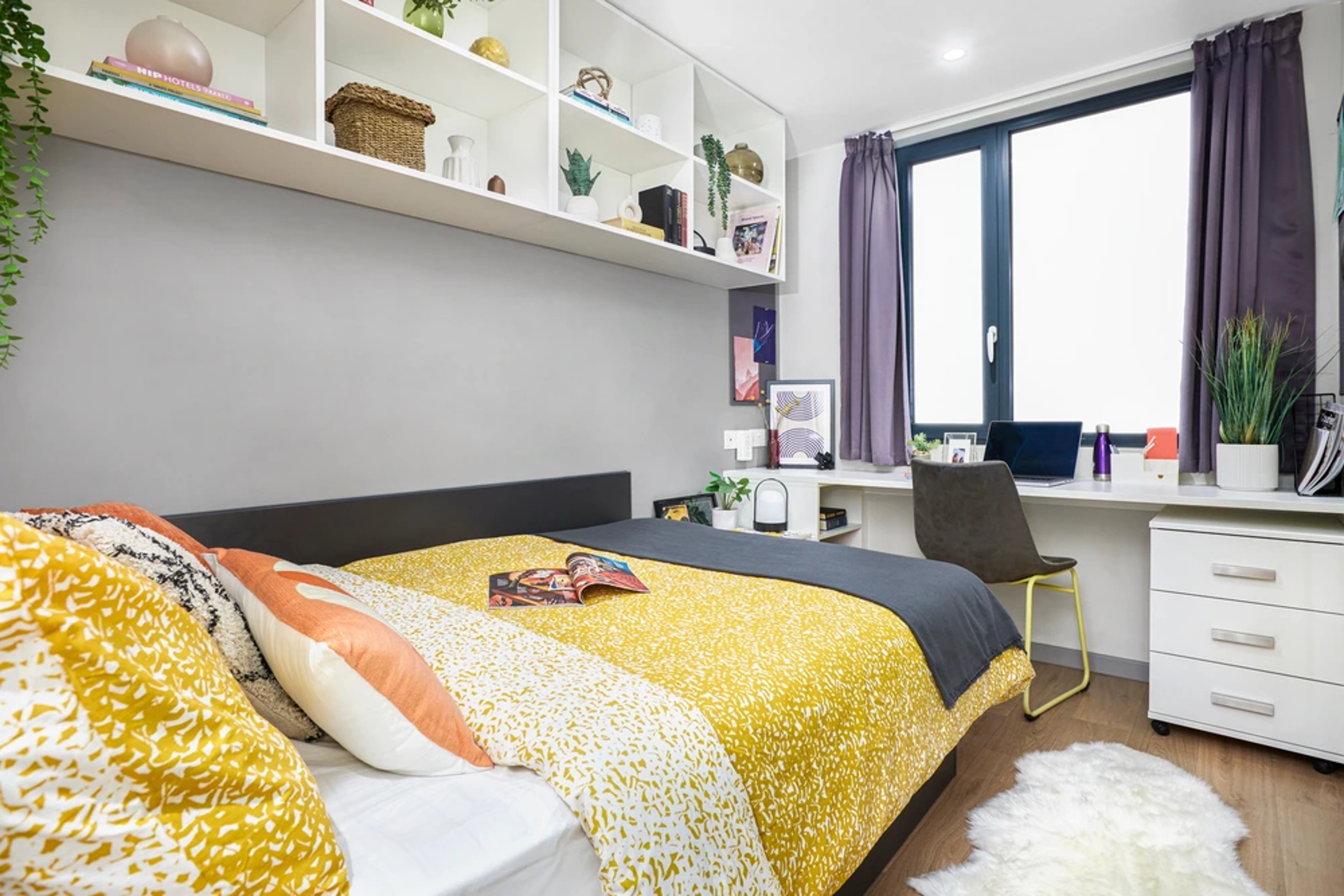  Medium Highest Double En-Suite  -  Unite Students Staniforth House  - Gallery -  1