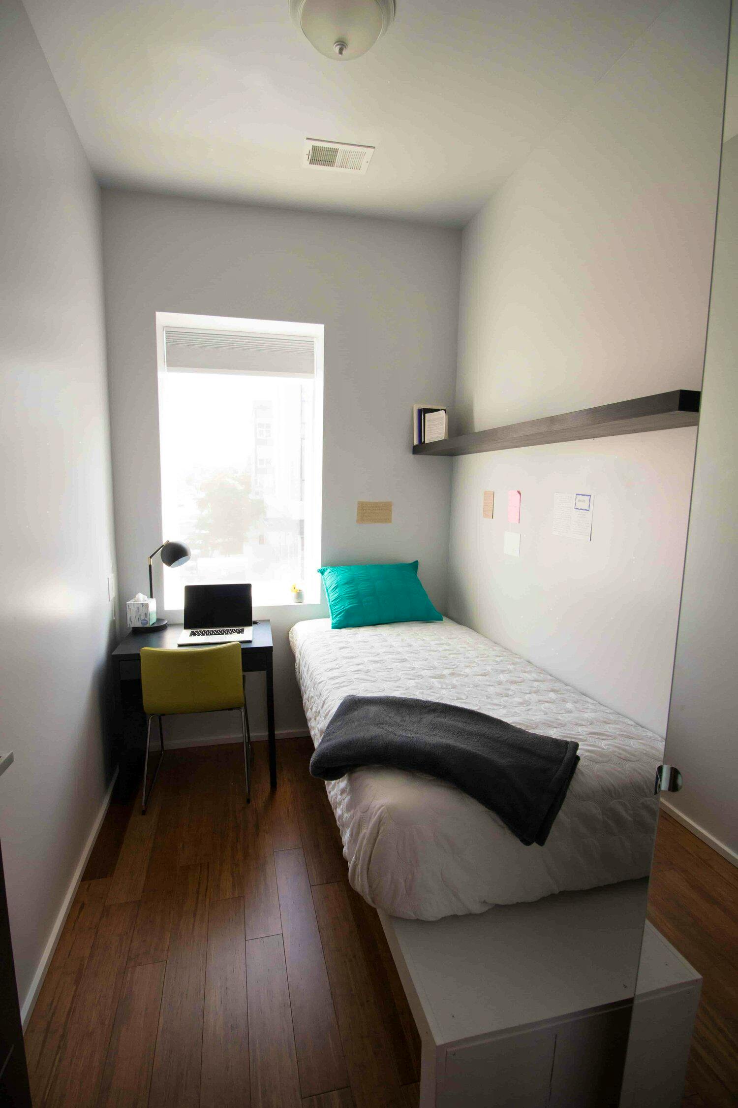  Private Room  -  Spacious Styled Apt. w/ Workspace  - Gallery -  17